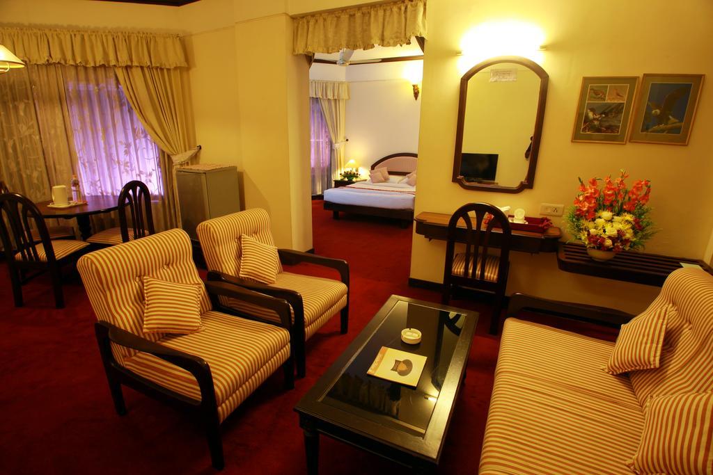 Manuelsons Malabar Palace Kozhikode Ngoại thất bức ảnh