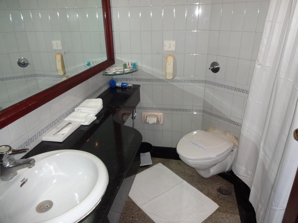 Manuelsons Malabar Palace Kozhikode Ngoại thất bức ảnh